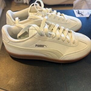PUMA Men's Cream Sneakers
